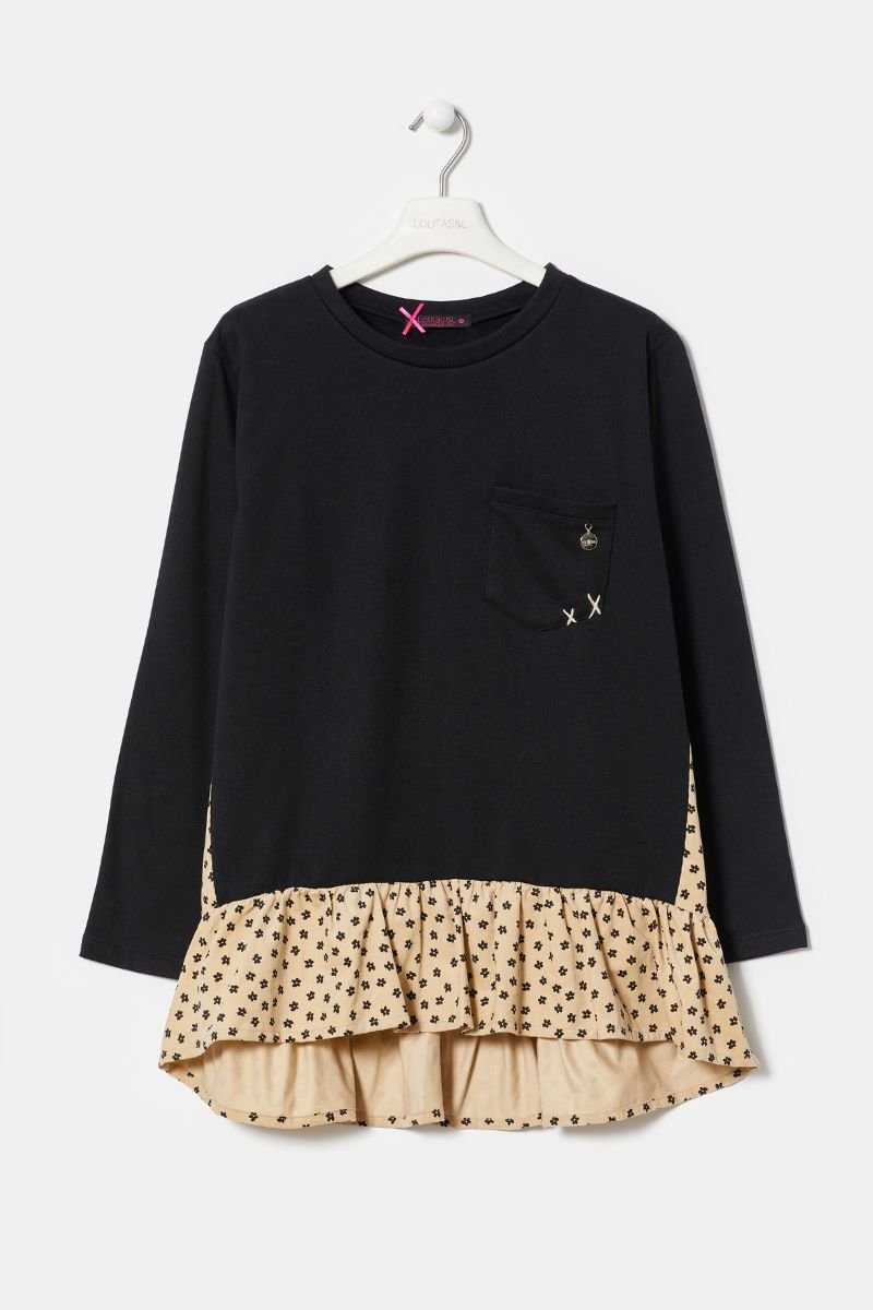 Camiseta negra volante estampado flores de LolitasyL - lolitasyl.com