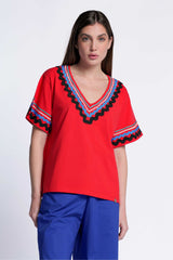 Camiseta roja algodon adorno picunela en escote pico Lolitas&L - lolitasyl.com