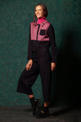 Chaqueta negra ajustada con estampado asimetrico fucsia LolitasyL - lolitasyl.com