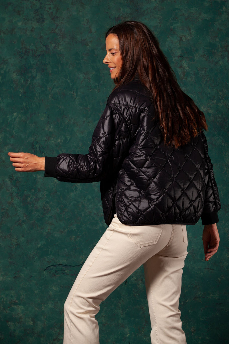 Chaqueta negra corta guateada elasticos LolitasyL - lolitasyl.com