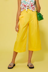 Pantalón amarillo pierna ancha pinzas con cinturón