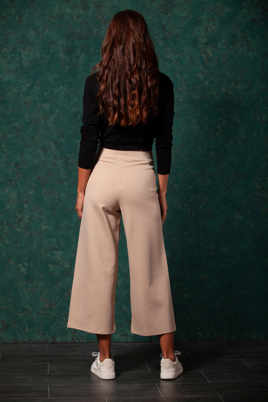 Pantalón beige con pierna ancha al tobillo Lolitas&L - lolitasyl.com