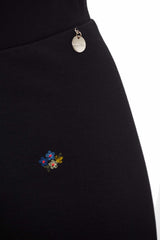 Pantalón negro ancho básico con bordado flor - lolitasyl.com