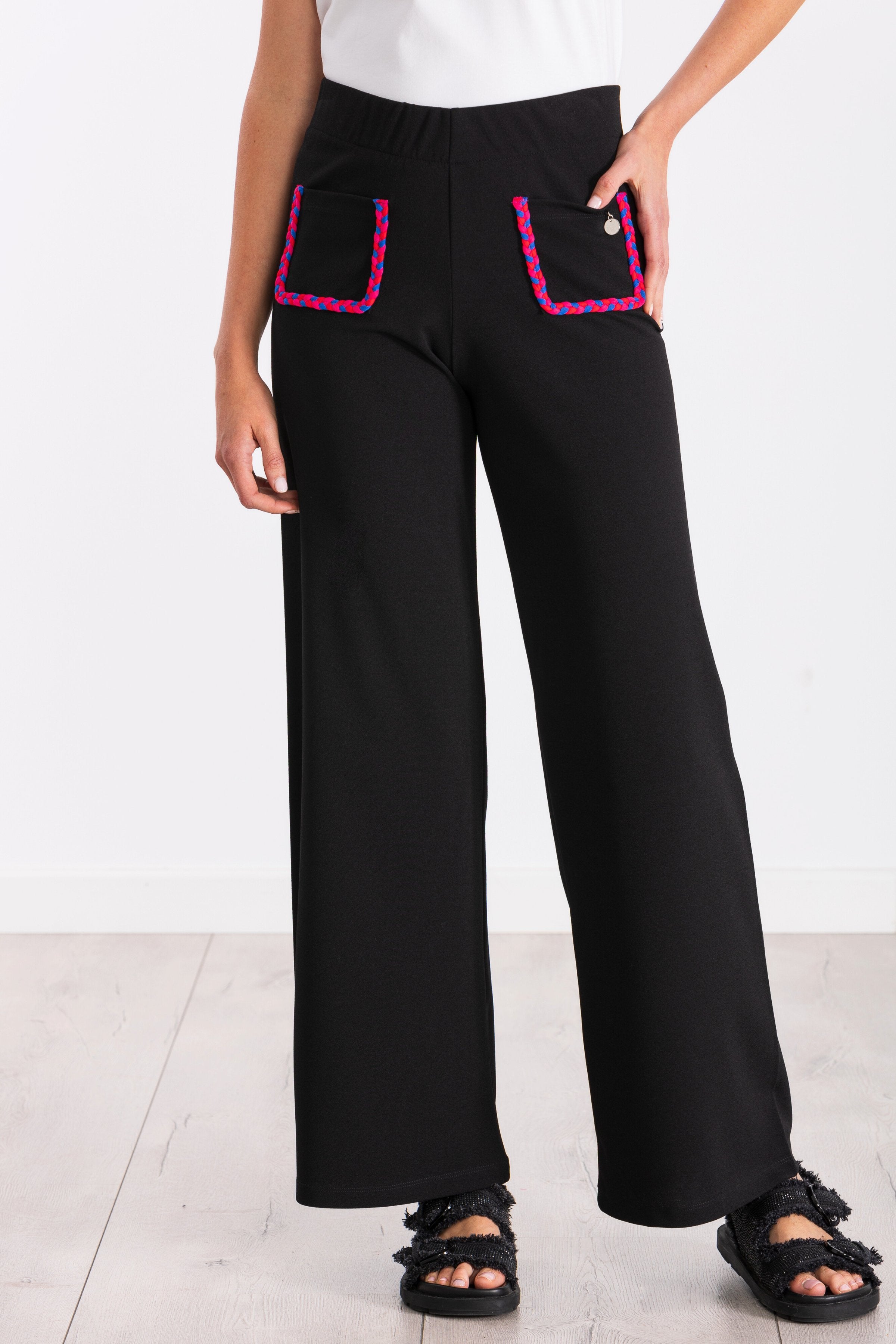 Pantalon negro ancho con bolsillos trenzados fucsia LolitasyL - lolitasyl.com