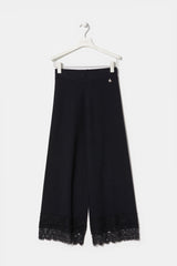 Pantalon negro ancho con detalle de puntilla LolitasyL - lolitasyl.com