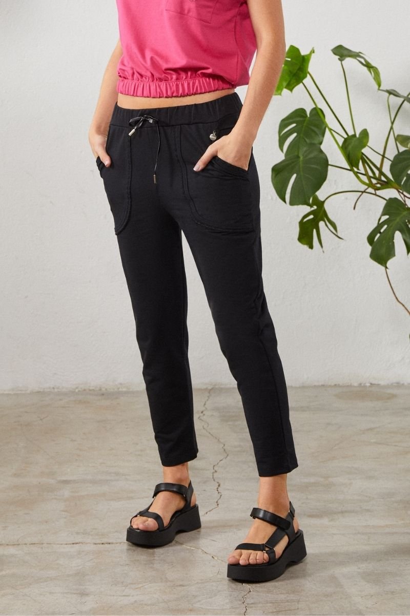 Pantalón negro básico bolsillos bordados - lolitasyl.com