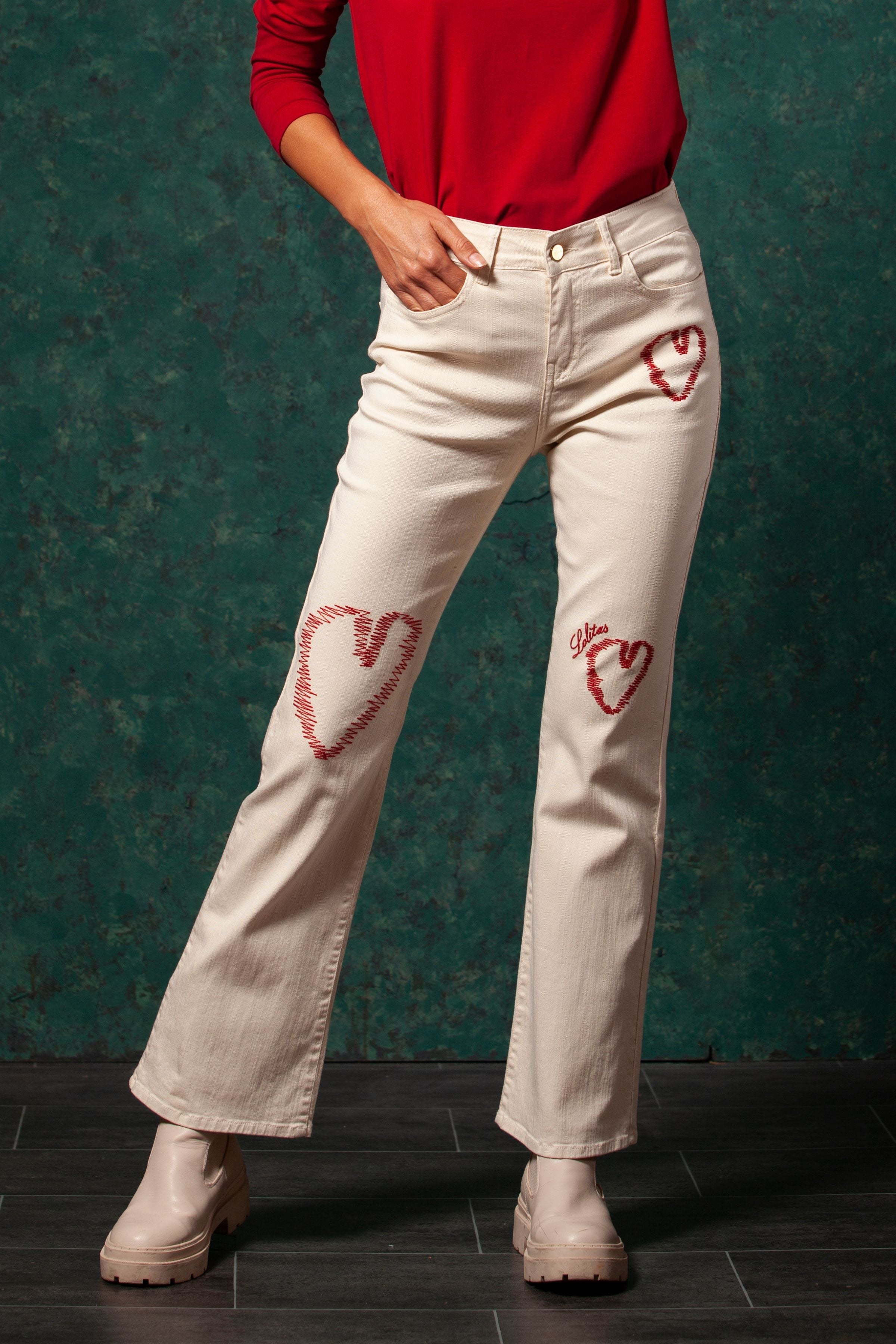 Pantalon vaquero blanco con bordado corazones cinco bolsillos LolitasyL - lolitasyl.com