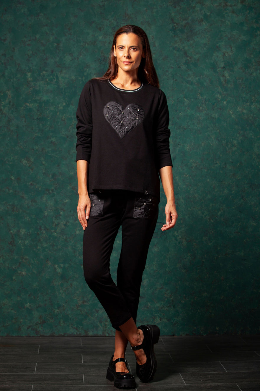 Sudadera negra motivo corazon guata con stras LolitasyL - lolitasyl.com
