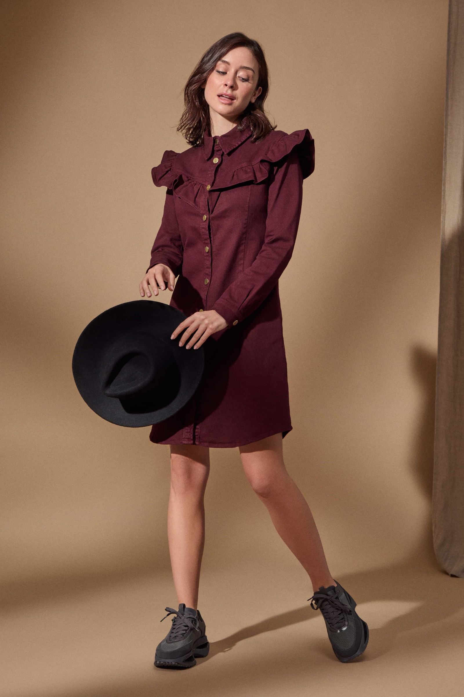 Vestido de pana granate camisero con volante en el delantero Lolitas - lolitasyl.com