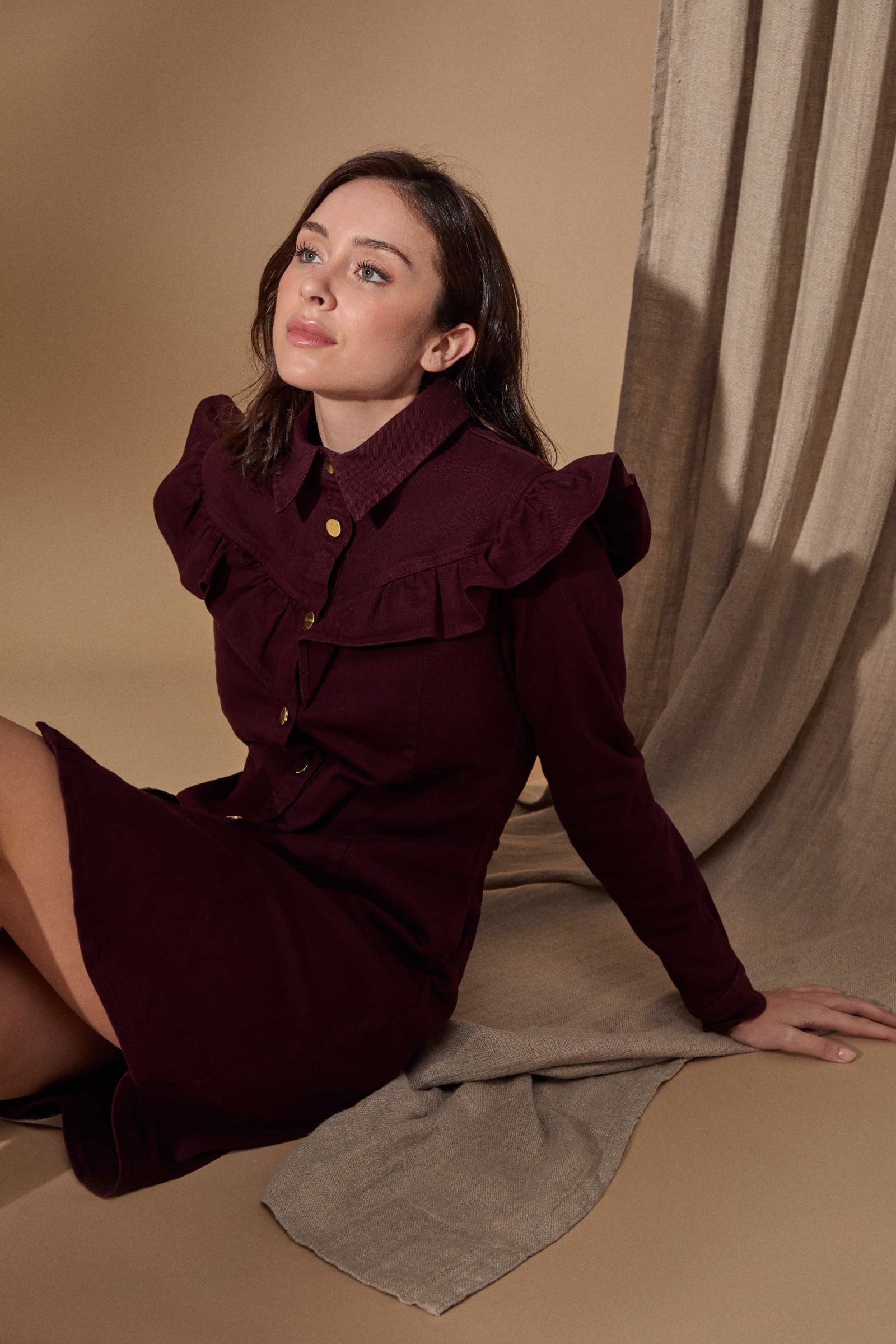 Vestido de pana granate camisero con volante en el delantero Lolitas - lolitasyl.com