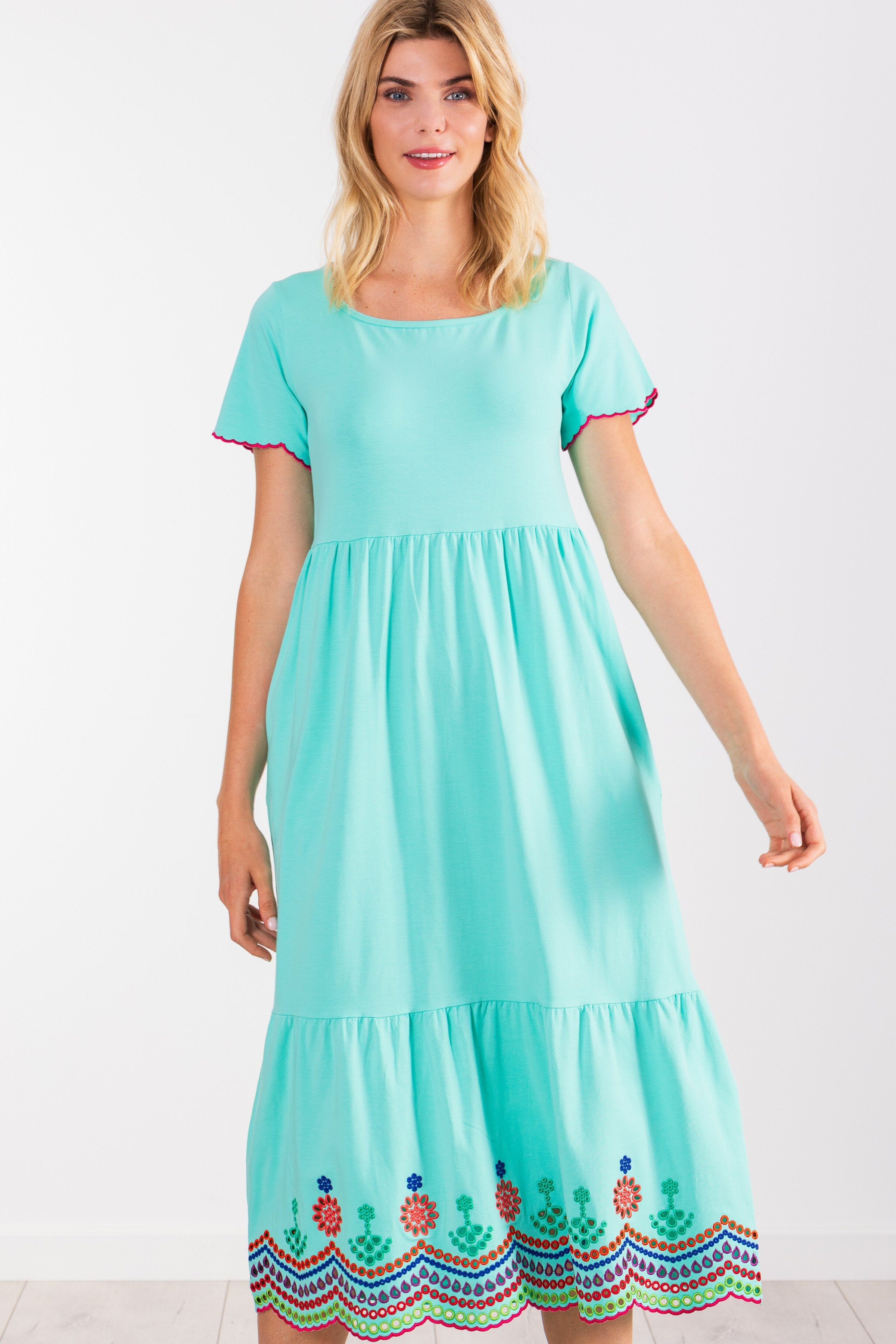 Vestido largo verde menta con bordado multicolor LolitasyL - lolitasyl.com