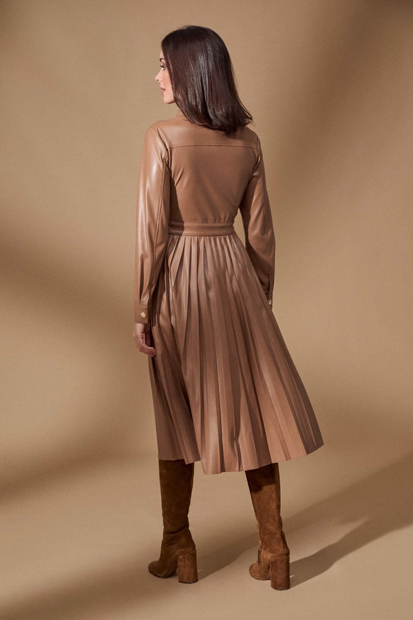 Vestido marron capuccino efecto piel camisero con plisado Lolitas - lolitasyl.com