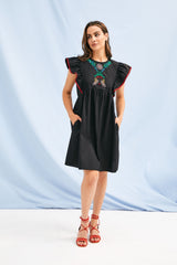 Vestido negro corto bordado etnico con volante Lolitas&L - lolitasyl.com