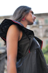 Vestido negro corto bordado etnico con volante Lolitas&L - lolitasyl.com