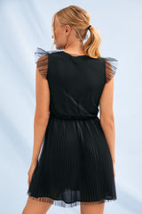 Vestido negro corto con falda y escote plisado LolitasyL - lolitasyl.com