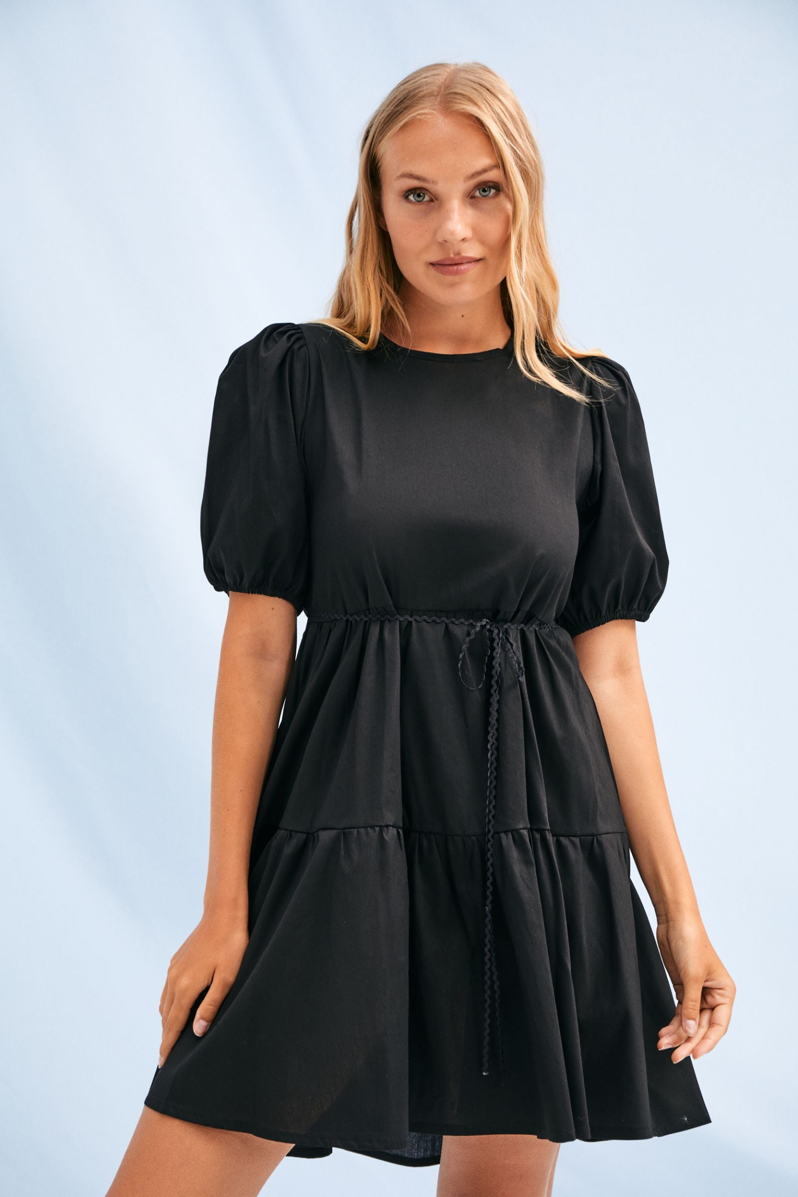 Vestido negro espalda abierta con manga farol Lolitas&L - lolitasyl.com