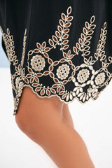 Vestido negro tirantes con bordado beige en contorno Lolitas&L - lolitasyl.com