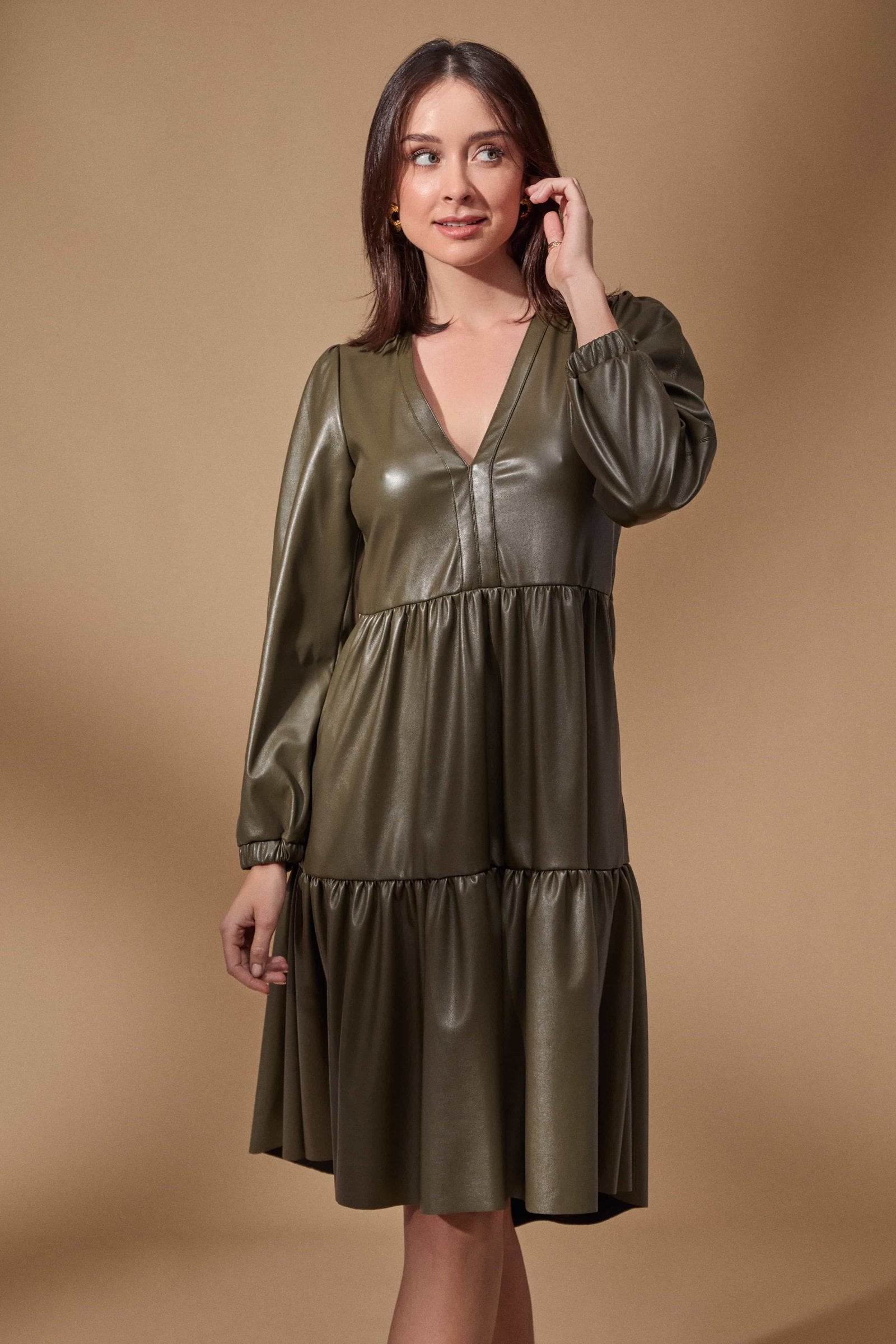 Vestido verde army efecto piel con escote uve Lolitas - lolitasyl.com
