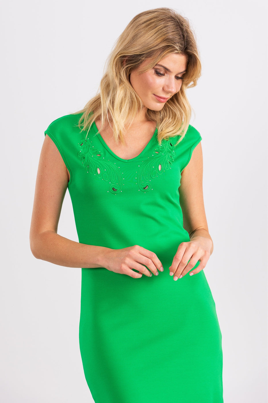 Vestido verde corto ajustado con bordado LolitasyL - lolitasyl.com